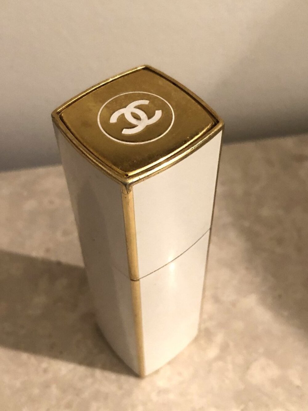 CHANEL Coco Mademoiselle White & Gold Travel Perfume Case with Interlocking CC - Picture 2 of 6